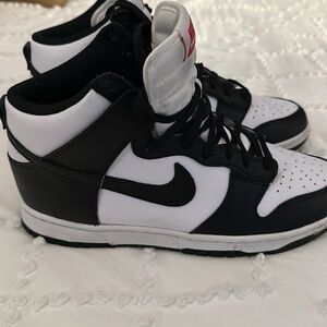 Nike Dunk black white hi tops size 9 Nike Dunk sneakers size 9 nice shoes 9